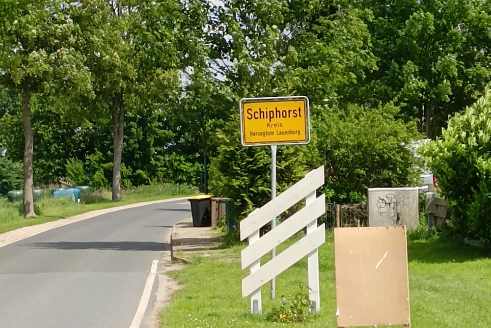 Orteingangsschild Schiphorst 2025